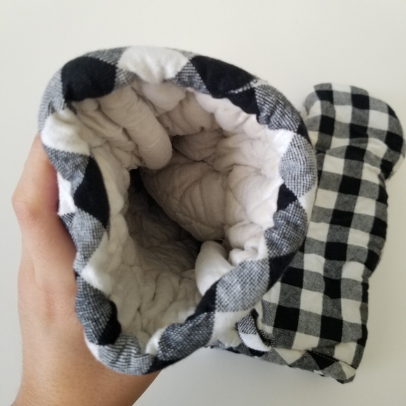 🚫SOLD🚫Black Buffalo Checkered Oven Mittens - Picture 6 of 6